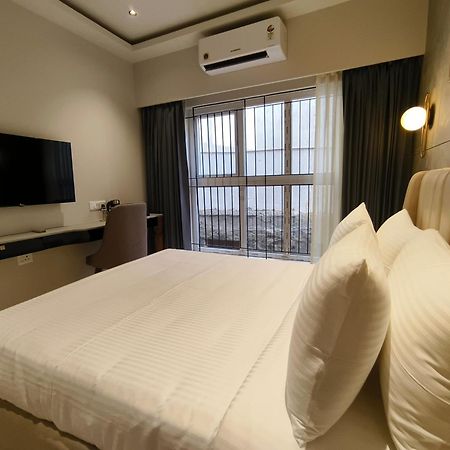 Olive Hotel Le Opera By Embassy Group Bangalore Exteriör bild