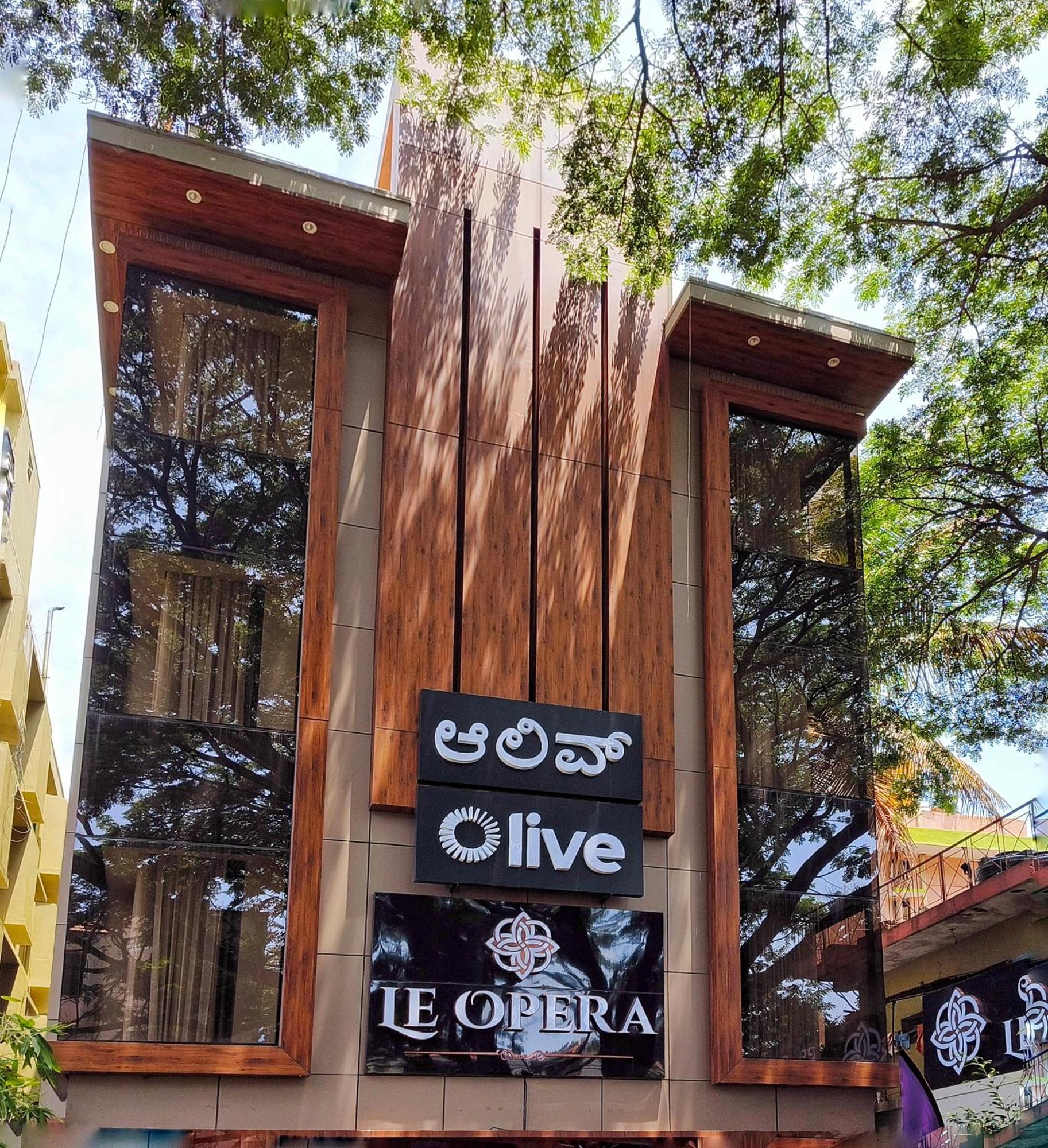Olive Hotel Le Opera By Embassy Group Bangalore Exteriör bild