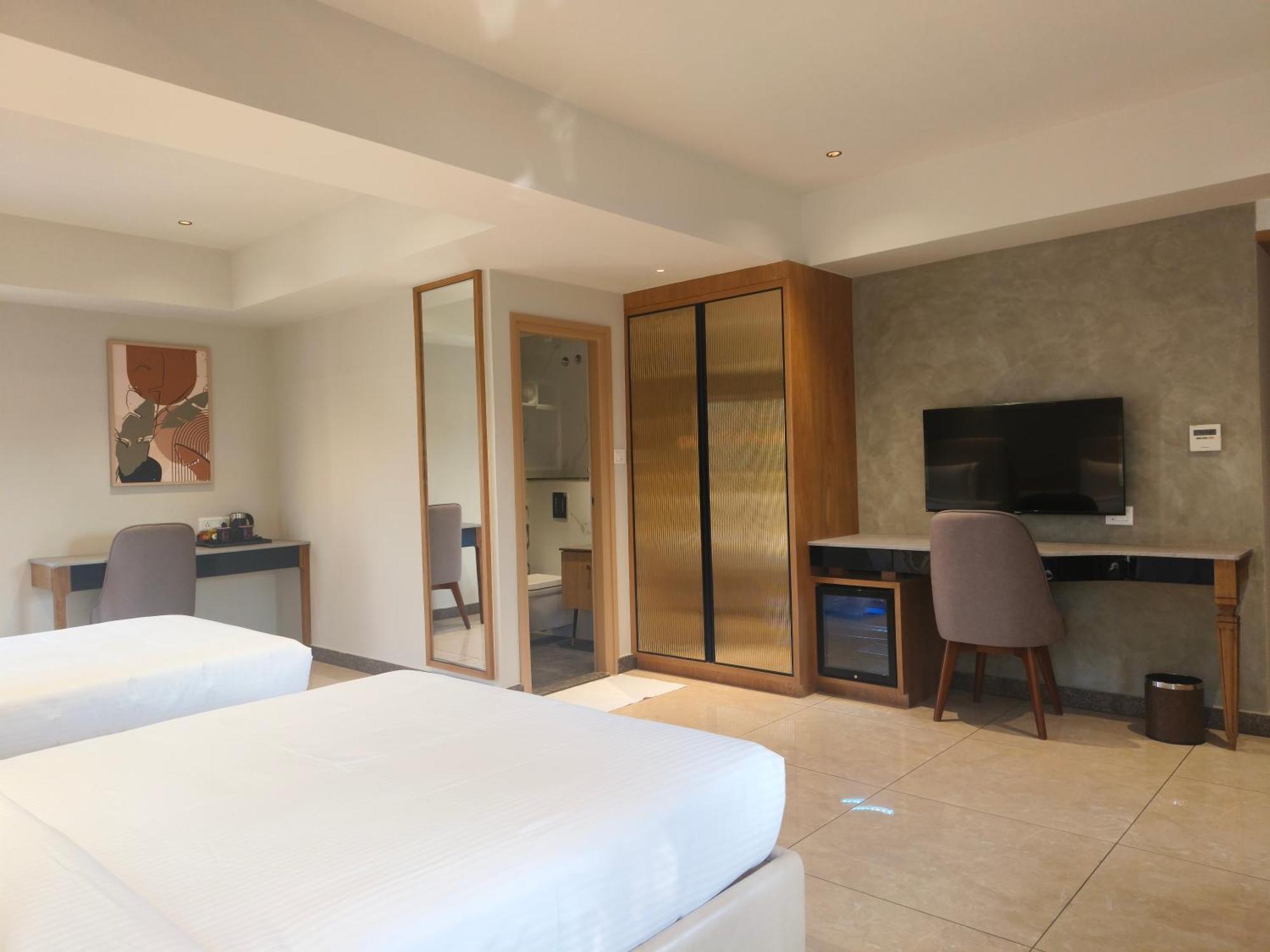 Olive Hotel Le Opera By Embassy Group Bangalore Exteriör bild