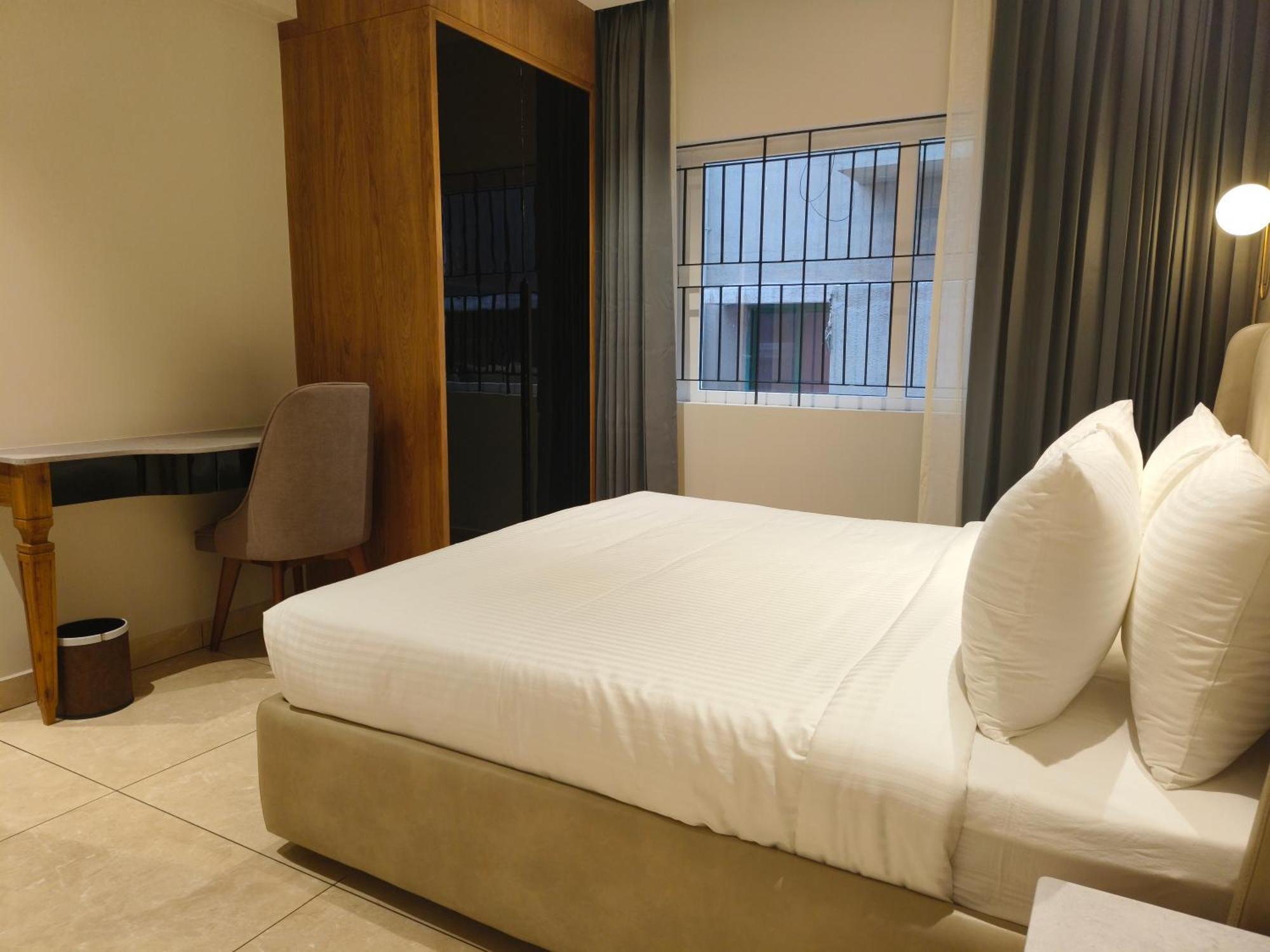 Olive Hotel Le Opera By Embassy Group Bangalore Exteriör bild