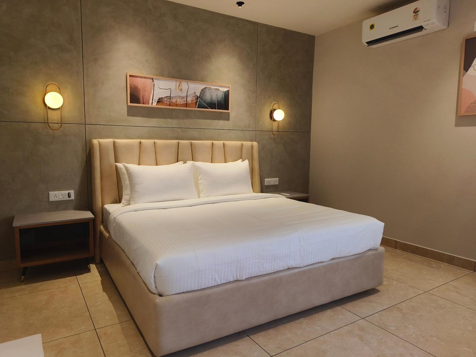 Olive Hotel Le Opera By Embassy Group Bangalore Exteriör bild