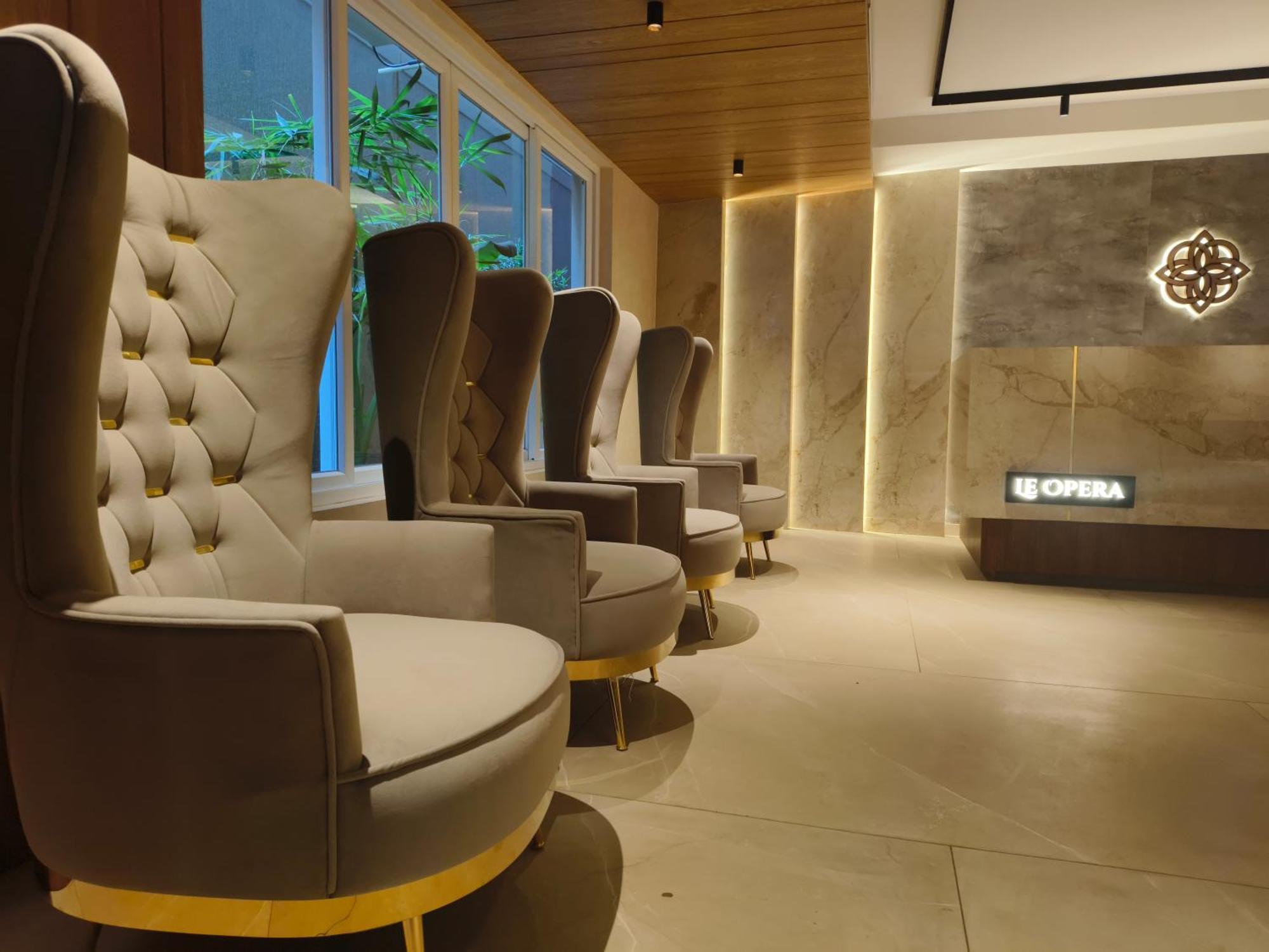 Olive Hotel Le Opera By Embassy Group Bangalore Exteriör bild