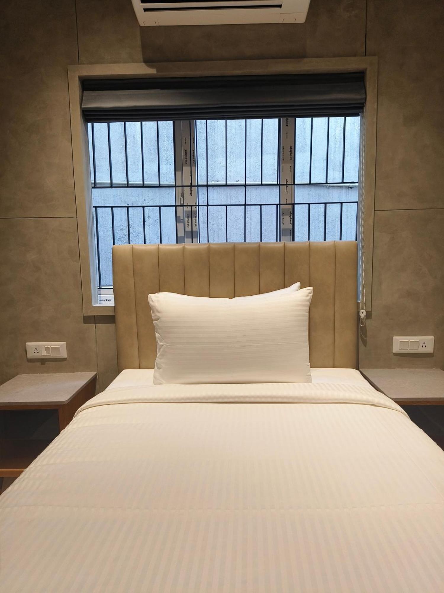 Olive Hotel Le Opera By Embassy Group Bangalore Exteriör bild