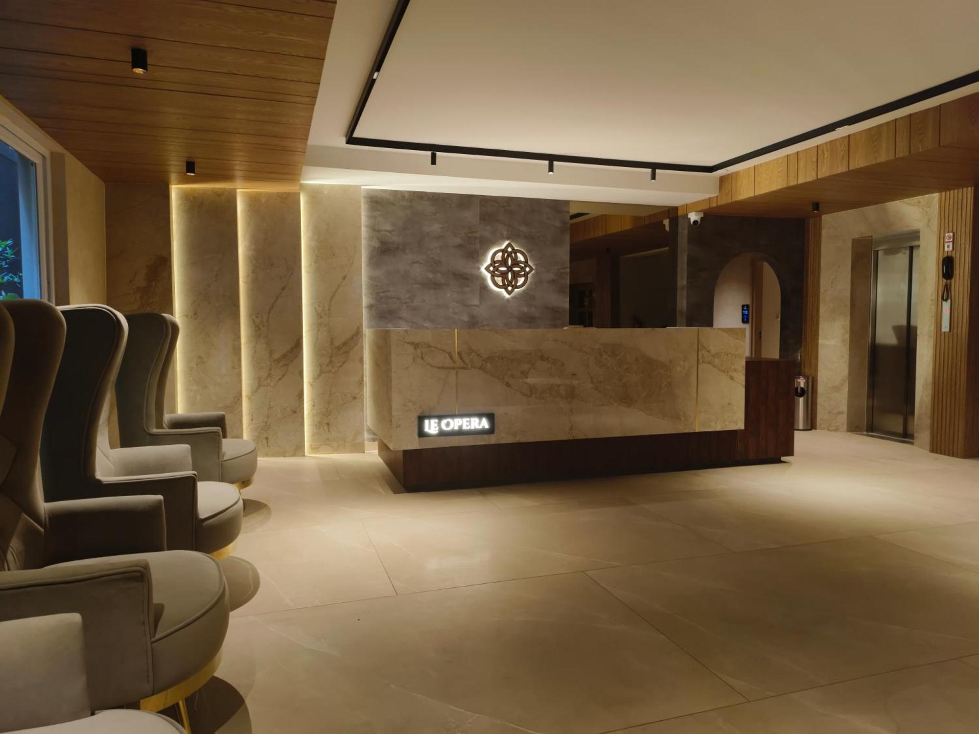Olive Hotel Le Opera By Embassy Group Bangalore Exteriör bild